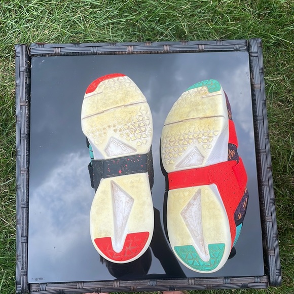 Nike mismatch shoes - Picture 5 of 5